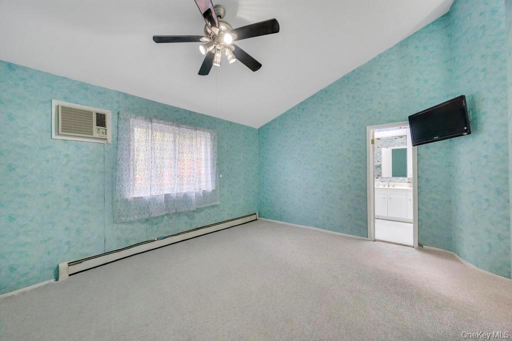 Single Family Evelyn  Suffolk County, NY 11949, MLS-927000-28