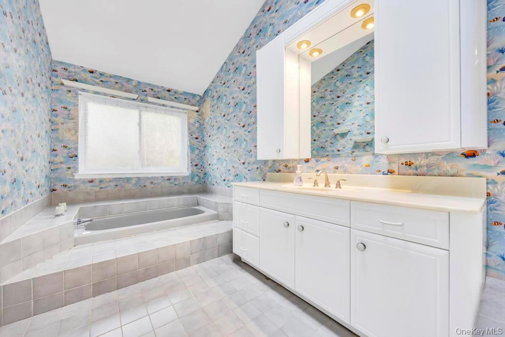 Single Family Evelyn  Suffolk County, NY 11949, MLS-927000-29