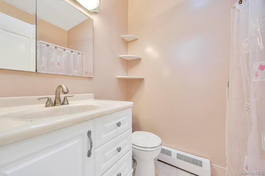 Single Family Evelyn  Suffolk County, NY 11949, MLS-927000-31