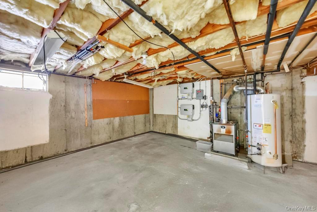 Single Family Evelyn  Suffolk County, NY 11949, MLS-927000-35