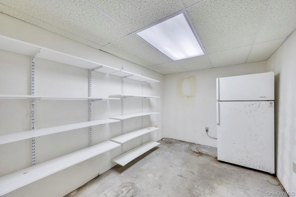 Single Family Evelyn  Suffolk County, NY 11949, MLS-927000-36