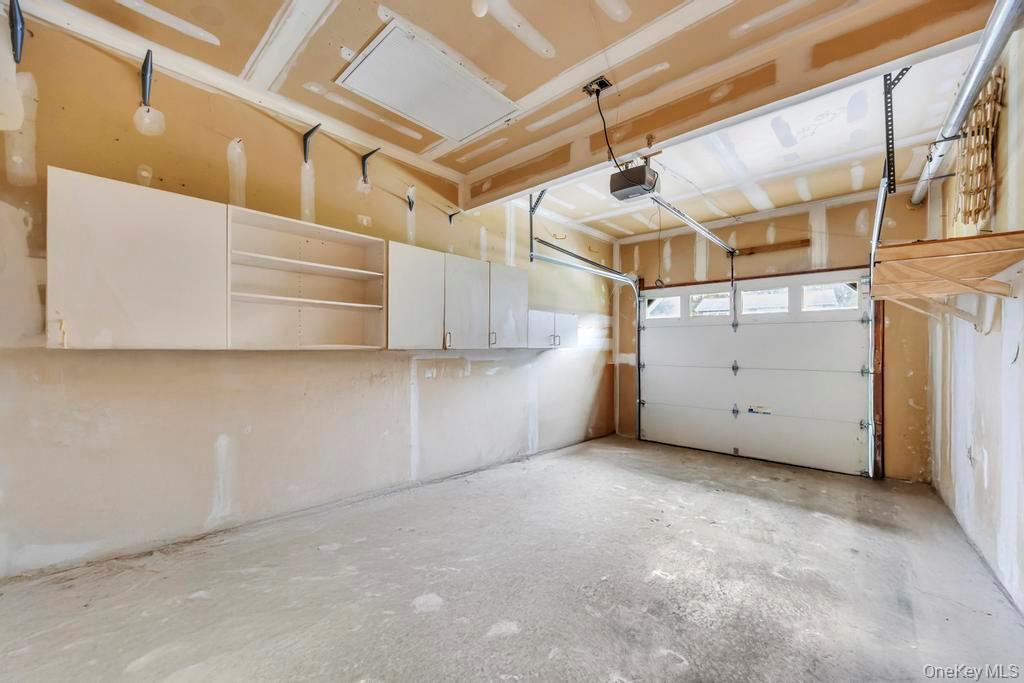 Single Family Evelyn  Suffolk County, NY 11949, MLS-927000-37