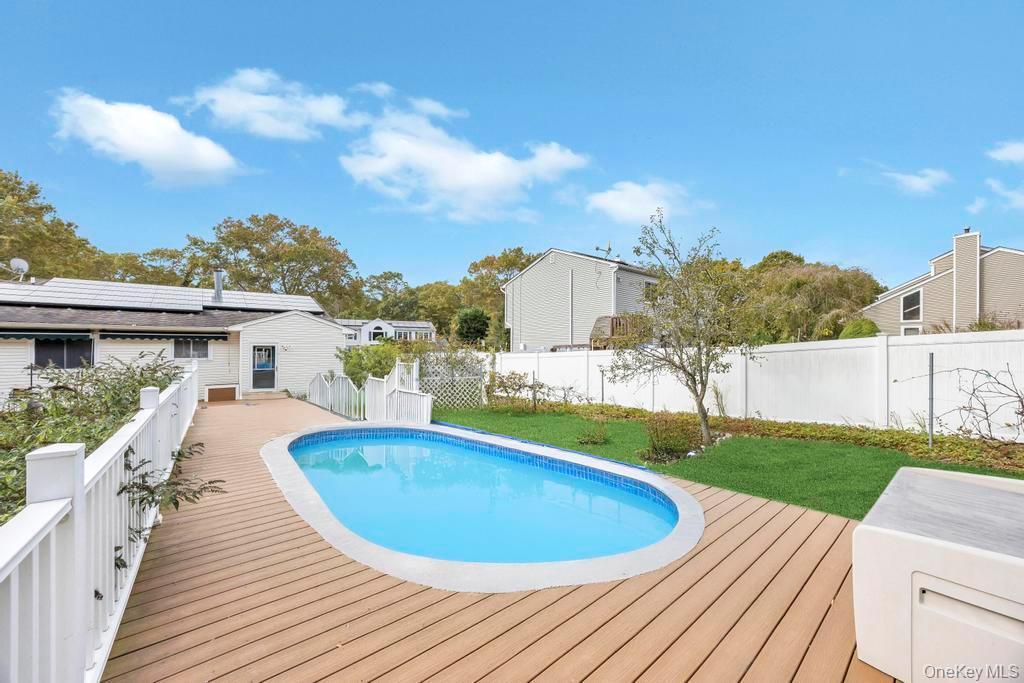 Single Family Evelyn  Suffolk County, NY 11949, MLS-927000-9