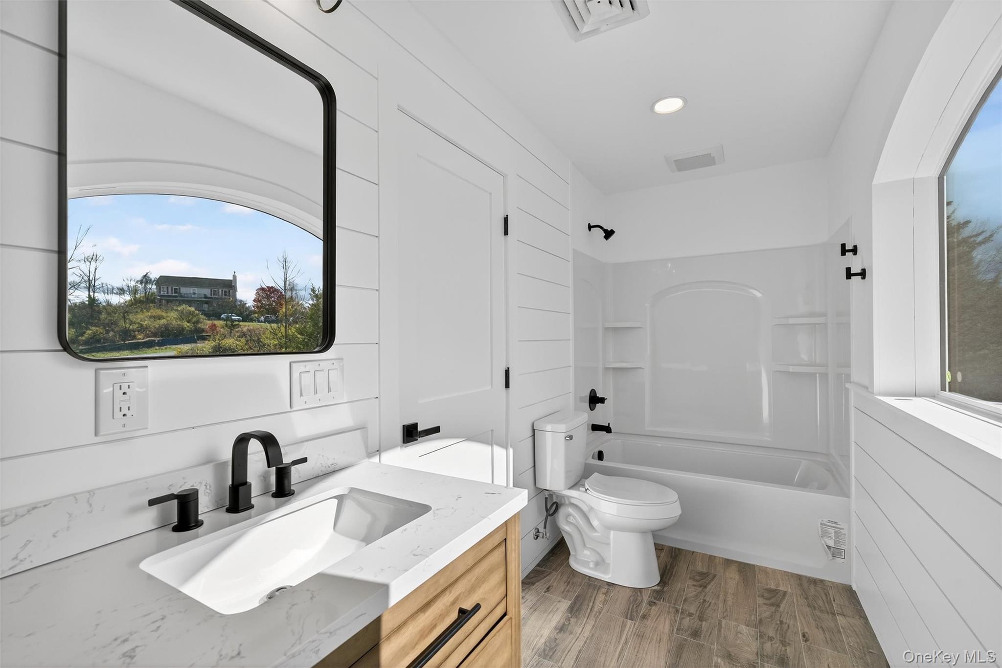 Single Family Bills  Ulster County, NY 12547, MLS-927018-25