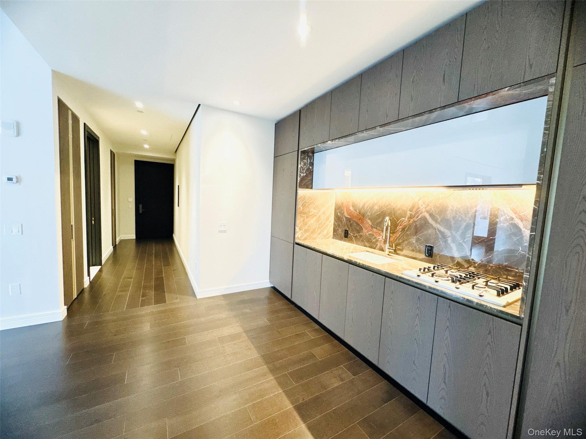 Apartment Greenwich Manhattan, NY 10006, MLS-927039-12