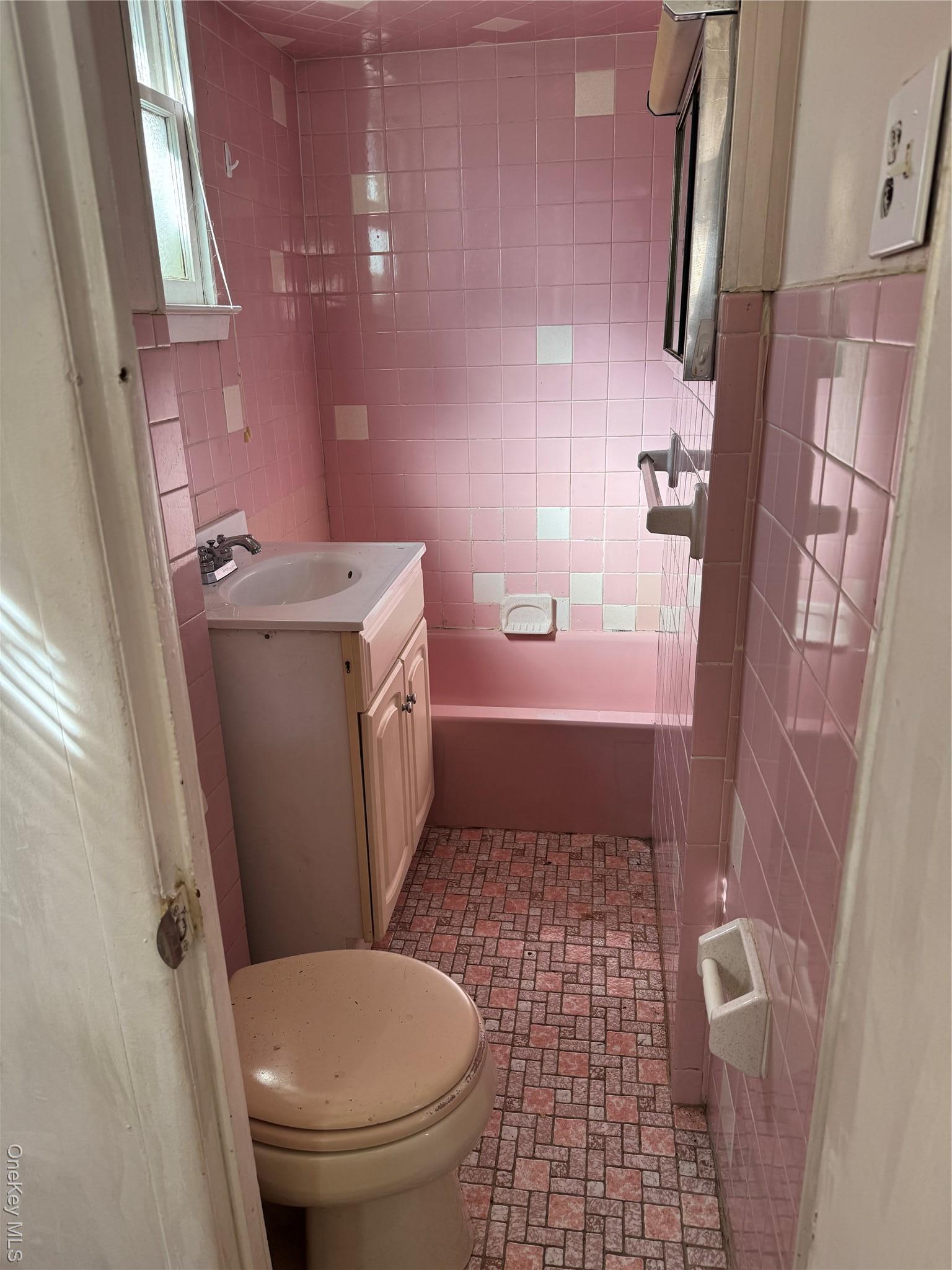 Single Family Barkley  Bronx, NY 10465, MLS-927047-8