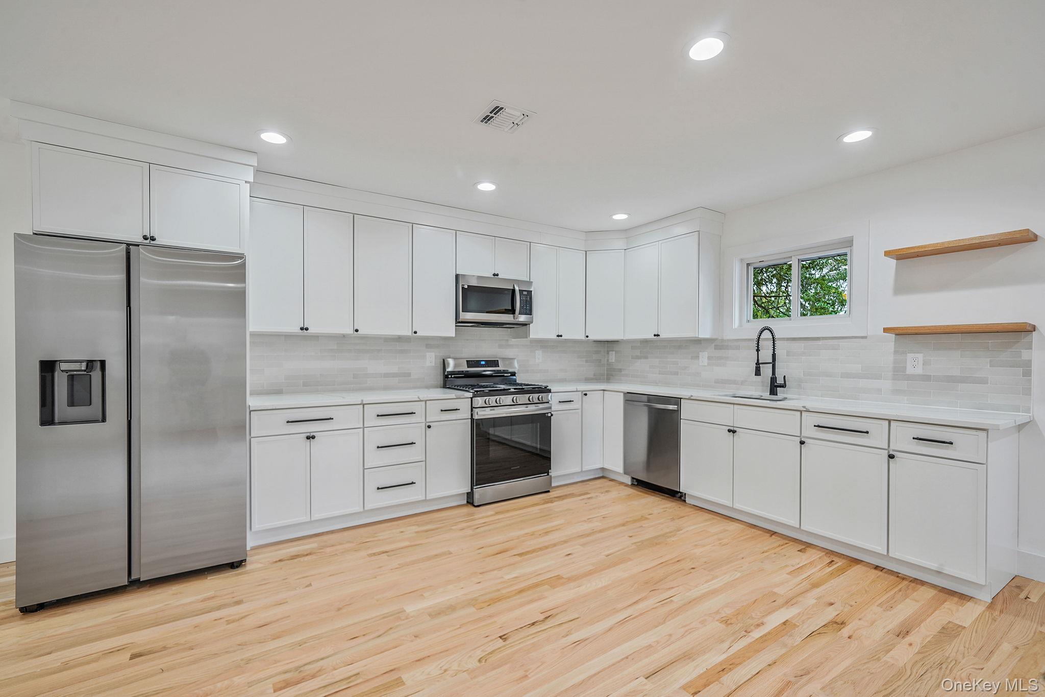 Single Family Fairview Nassau County, NY 11050, MLS-927073-11