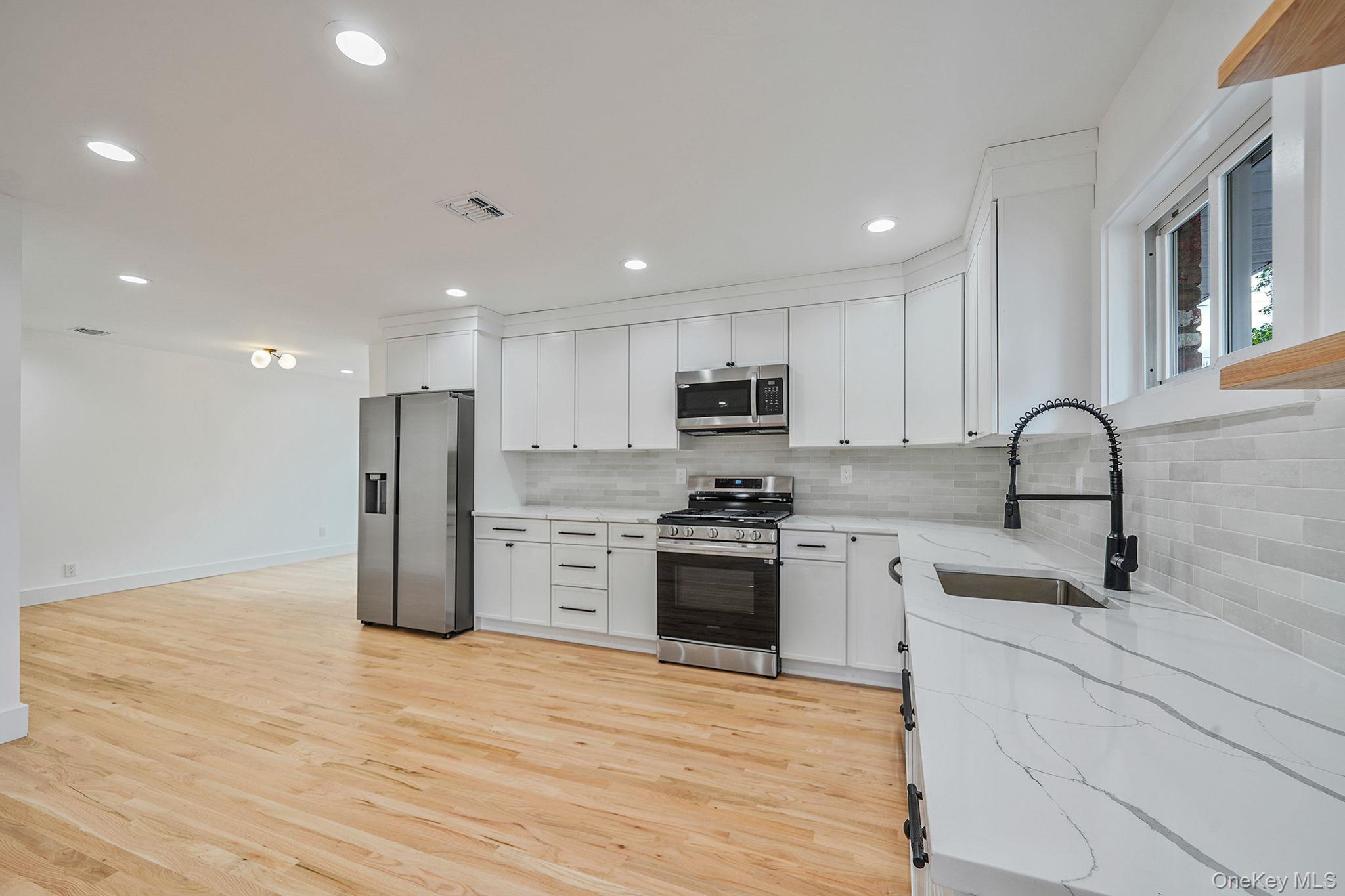 Single Family Fairview Nassau County, NY 11050, MLS-927073-12