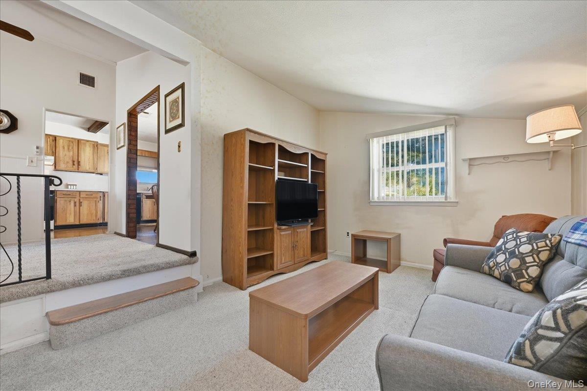 Single Family Grand Suffolk County, NY 11729, MLS-927082-10