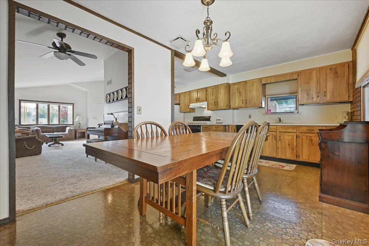 Single Family Grand Suffolk County, NY 11729, MLS-927082-12