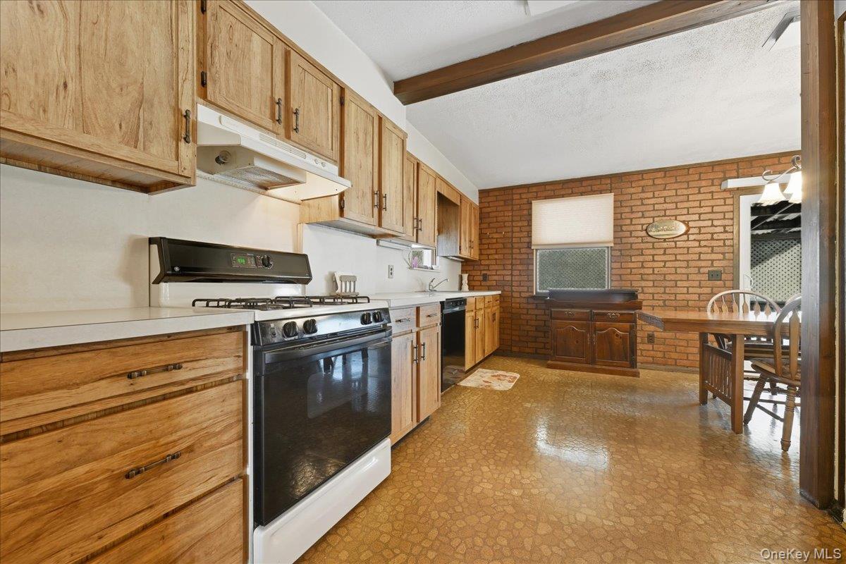 Single Family Grand Suffolk County, NY 11729, MLS-927082-14