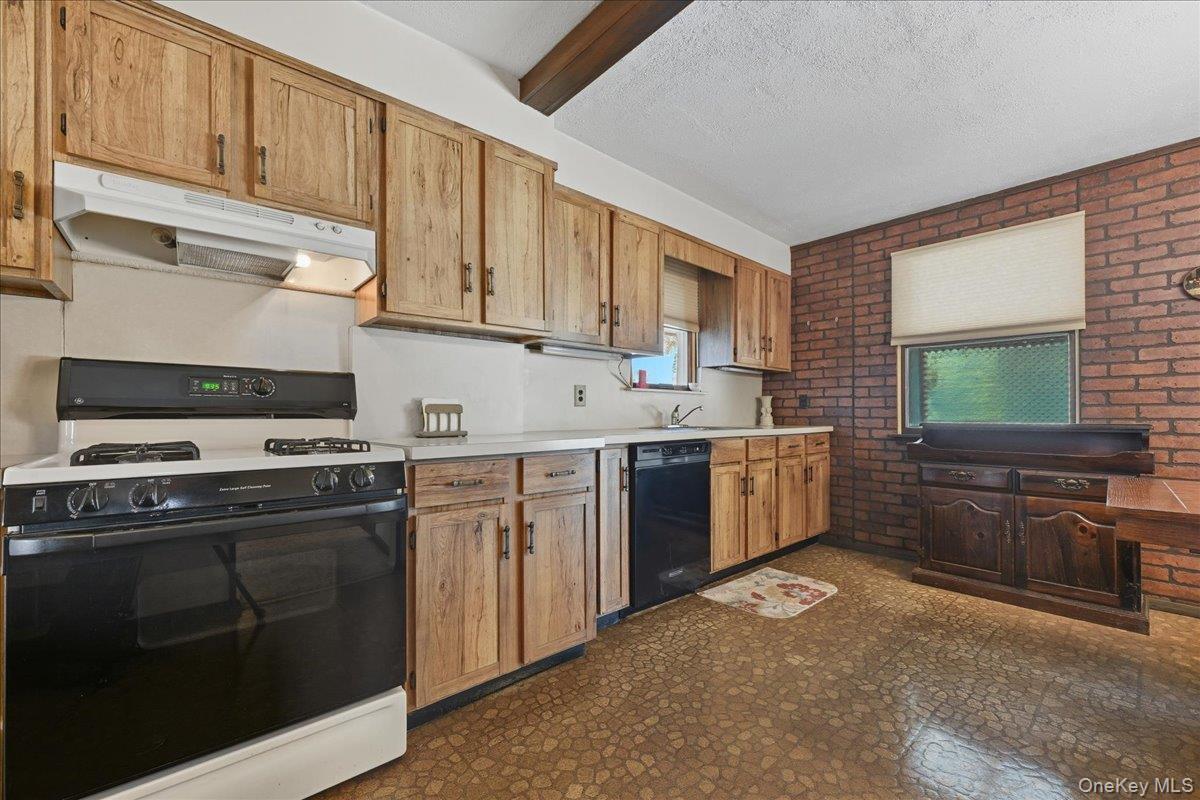 Single Family Grand Suffolk County, NY 11729, MLS-927082-16