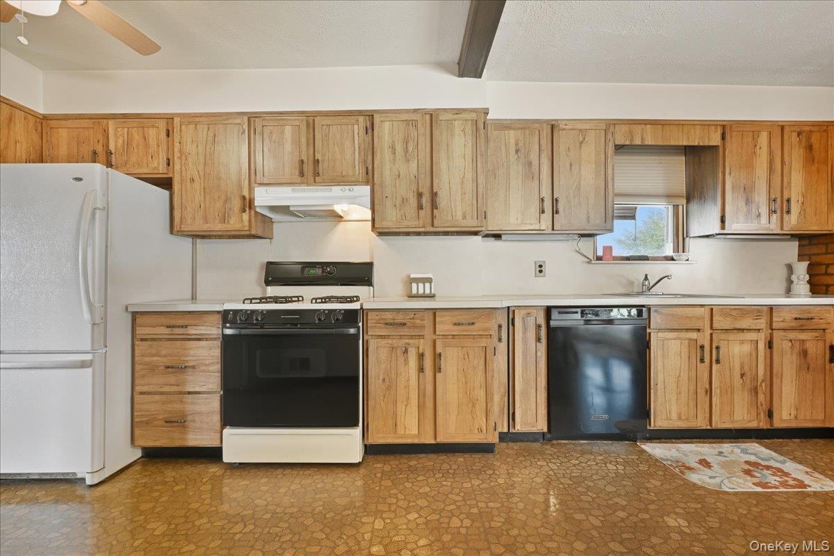 Single Family Grand Suffolk County, NY 11729, MLS-927082-17