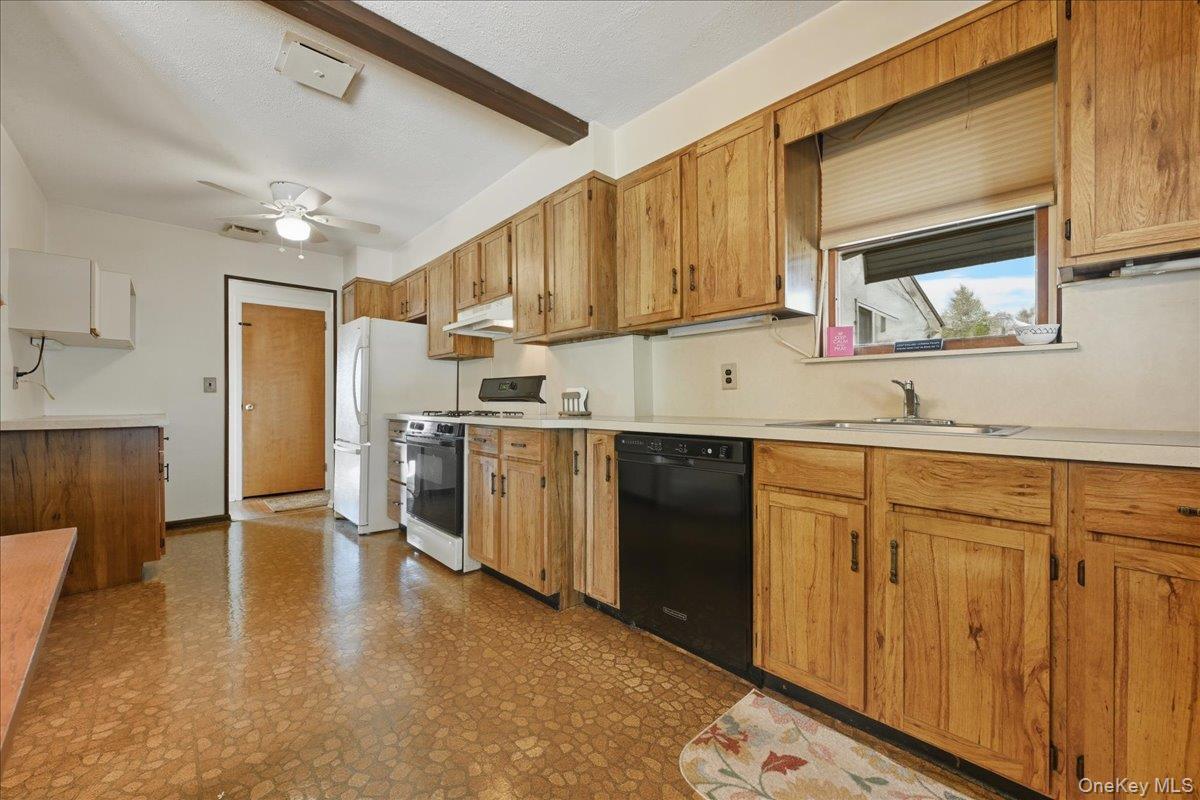 Single Family Grand Suffolk County, NY 11729, MLS-927082-18