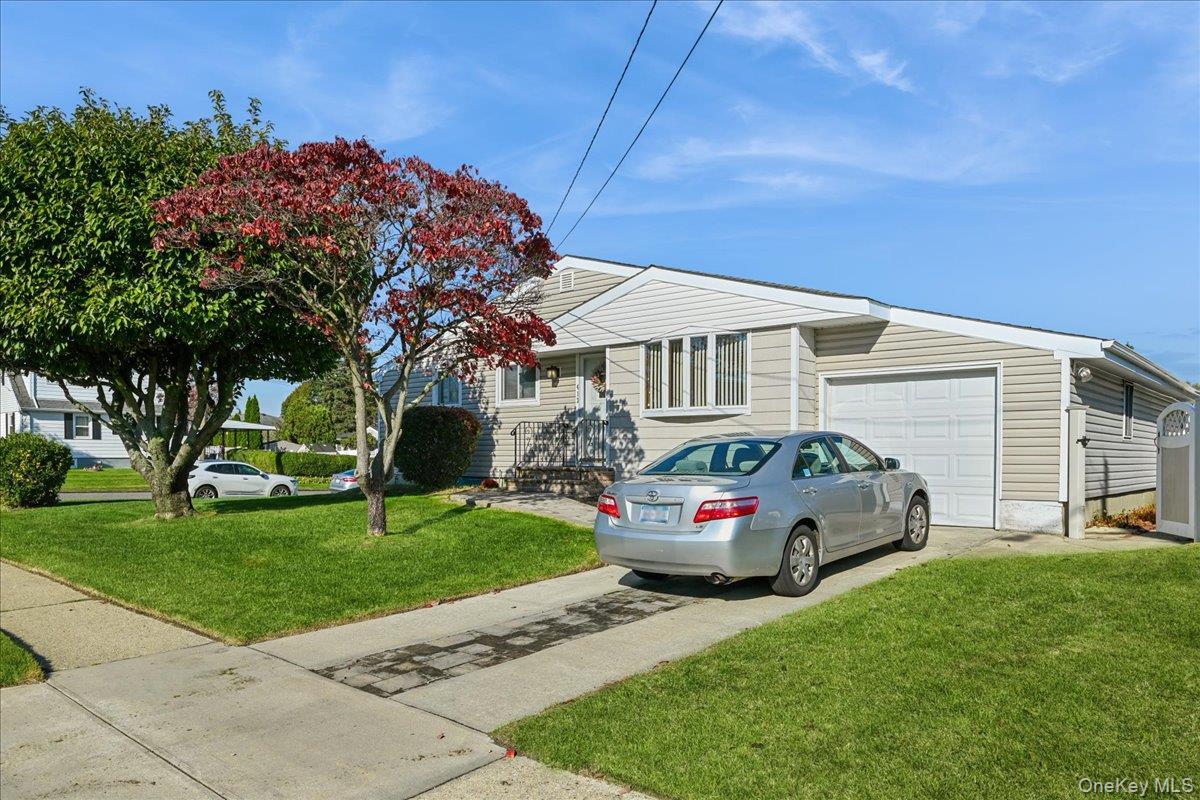 Single Family Grand Suffolk County, NY 11729, MLS-927082-2