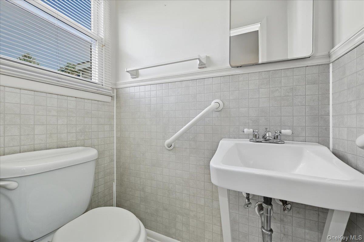 Single Family Grand Suffolk County, NY 11729, MLS-927082-23