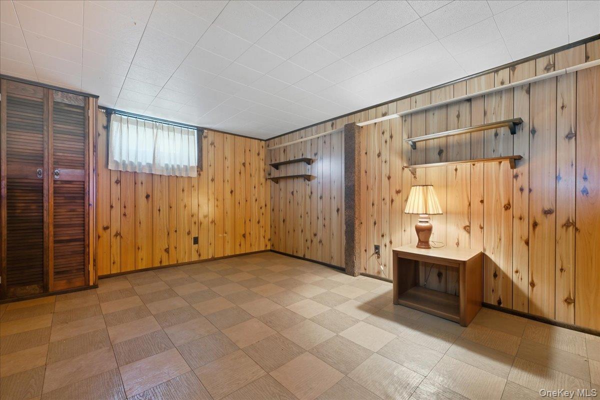 Single Family Grand Suffolk County, NY 11729, MLS-927082-25