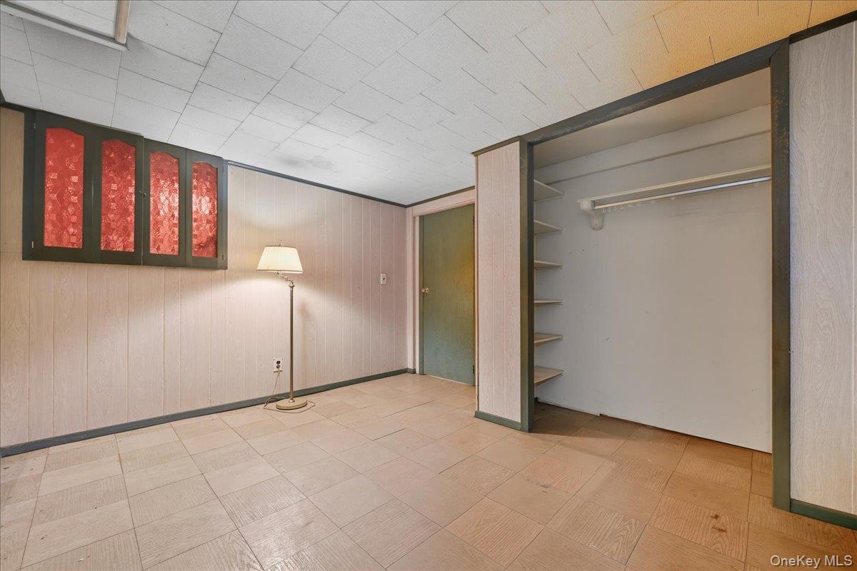 Single Family Grand Suffolk County, NY 11729, MLS-927082-26