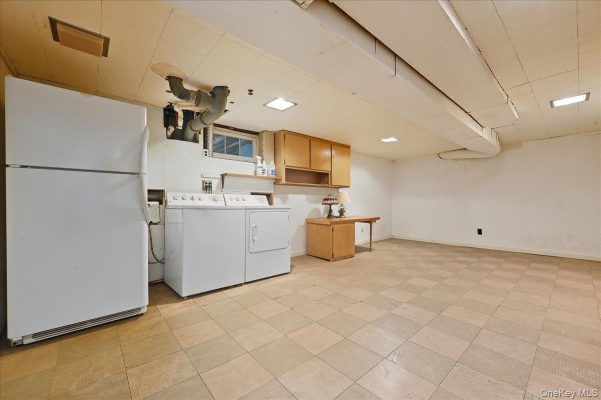 Single Family Grand Suffolk County, NY 11729, MLS-927082-27