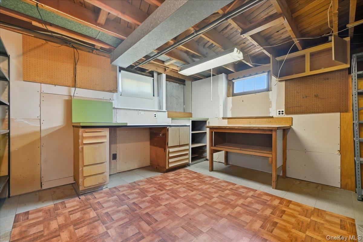 Single Family Grand Suffolk County, NY 11729, MLS-927082-28