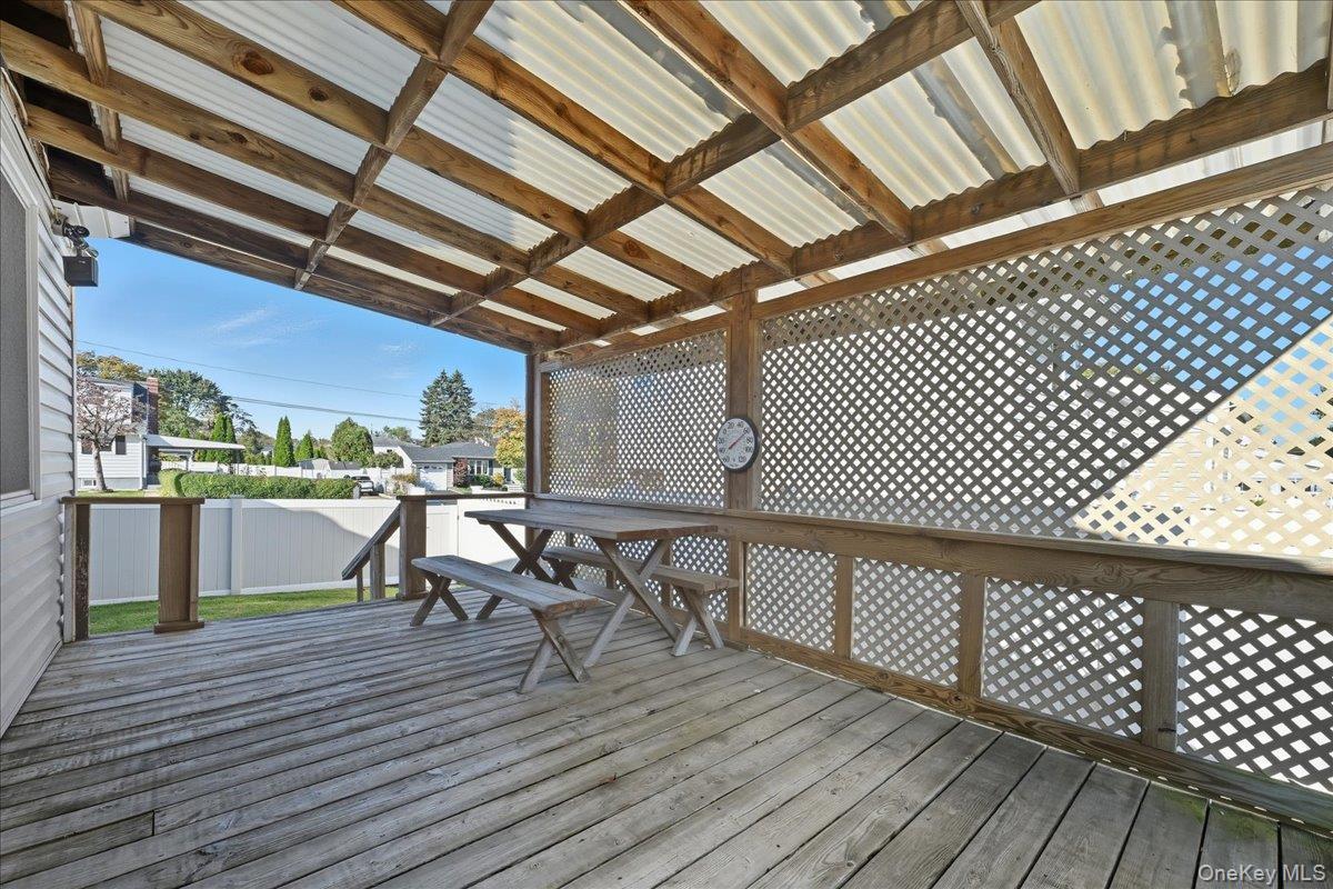 Single Family Grand Suffolk County, NY 11729, MLS-927082-29