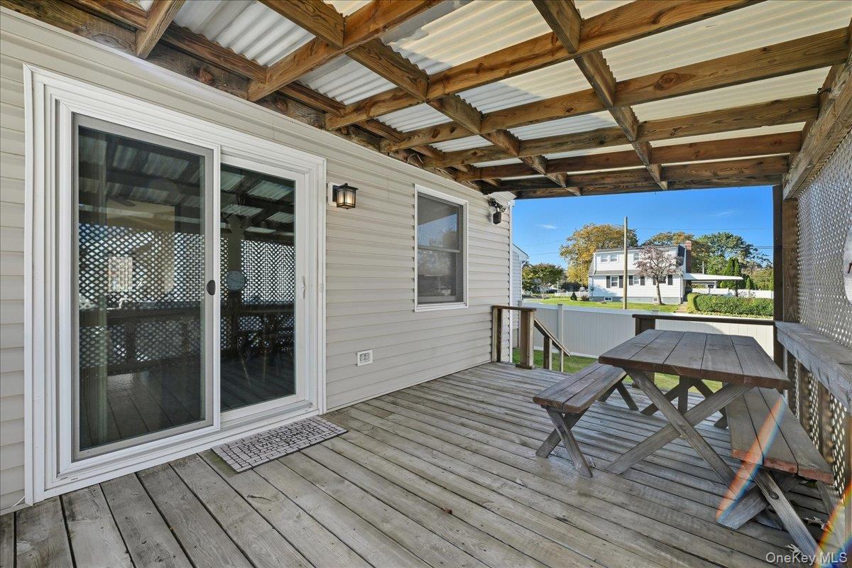 Single Family Grand Suffolk County, NY 11729, MLS-927082-30