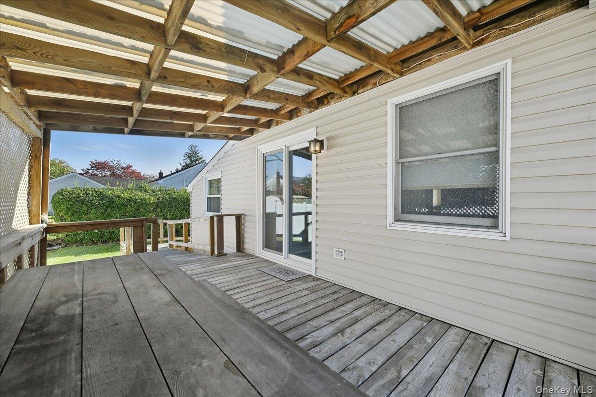 Single Family Grand Suffolk County, NY 11729, MLS-927082-32