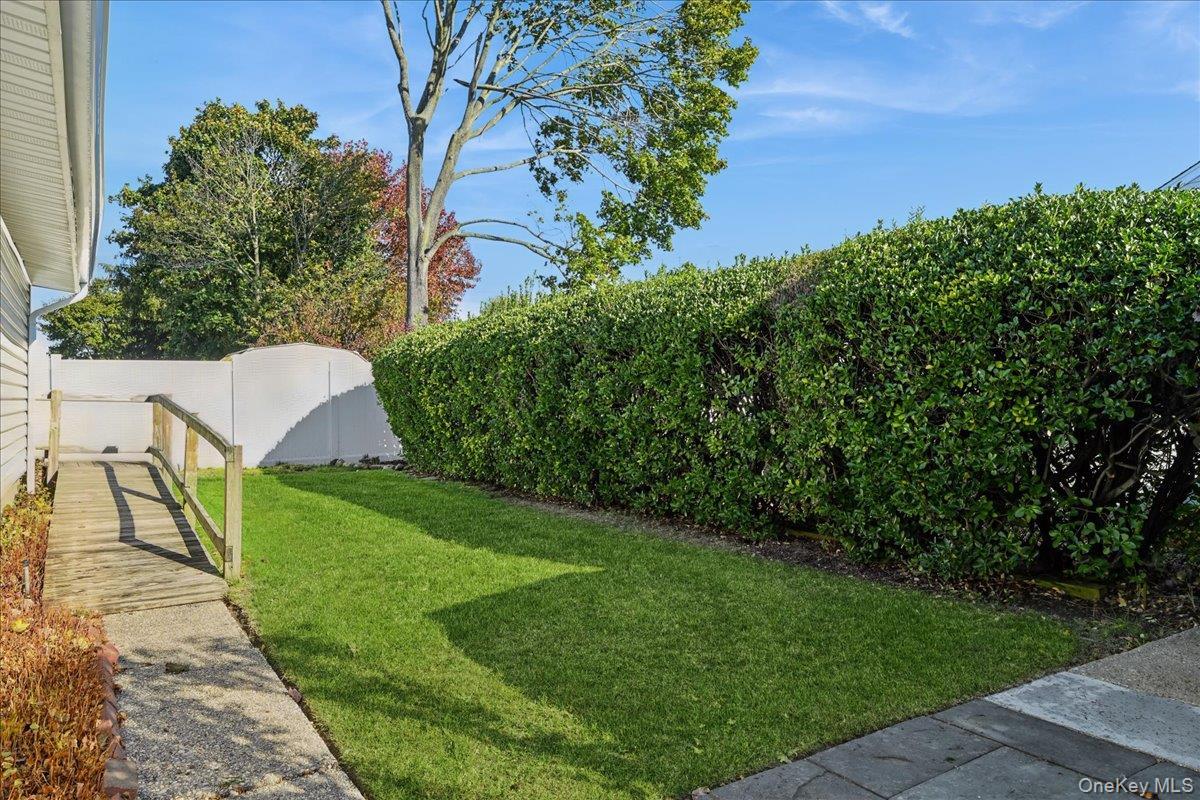 Single Family Grand Suffolk County, NY 11729, MLS-927082-35