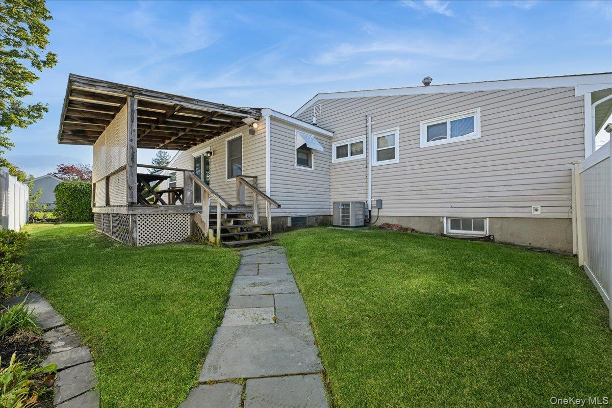 Single Family Grand Suffolk County, NY 11729, MLS-927082-37