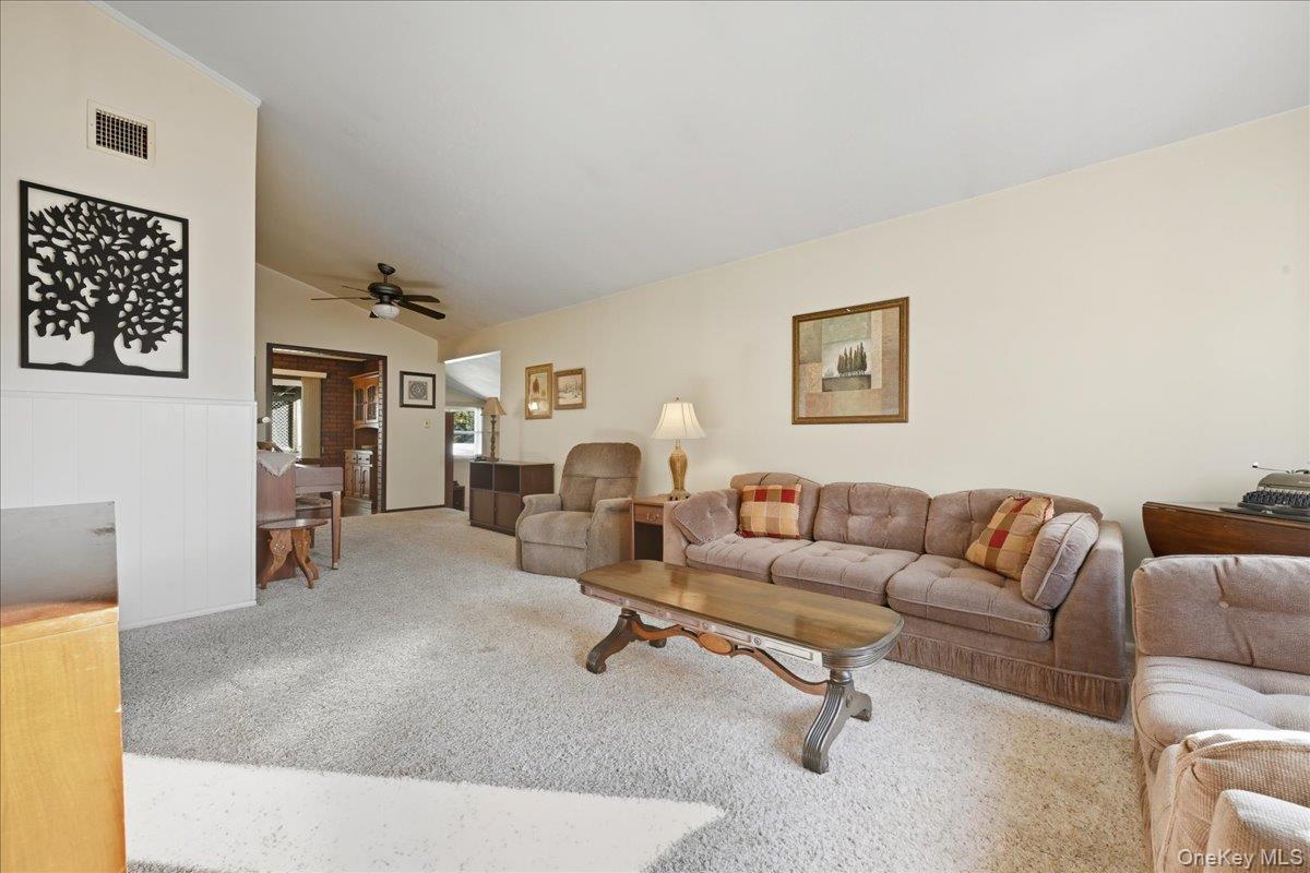 Single Family Grand Suffolk County, NY 11729, MLS-927082-4