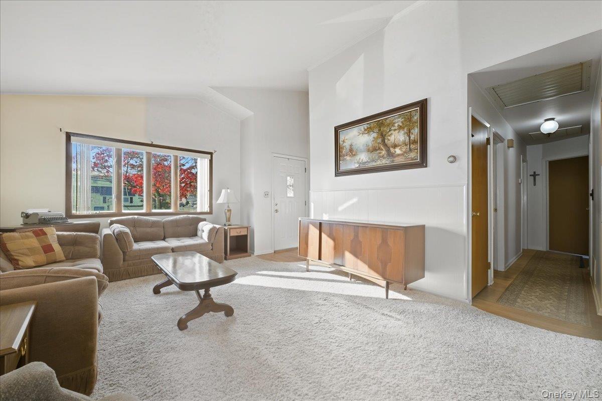 Single Family Grand Suffolk County, NY 11729, MLS-927082-6