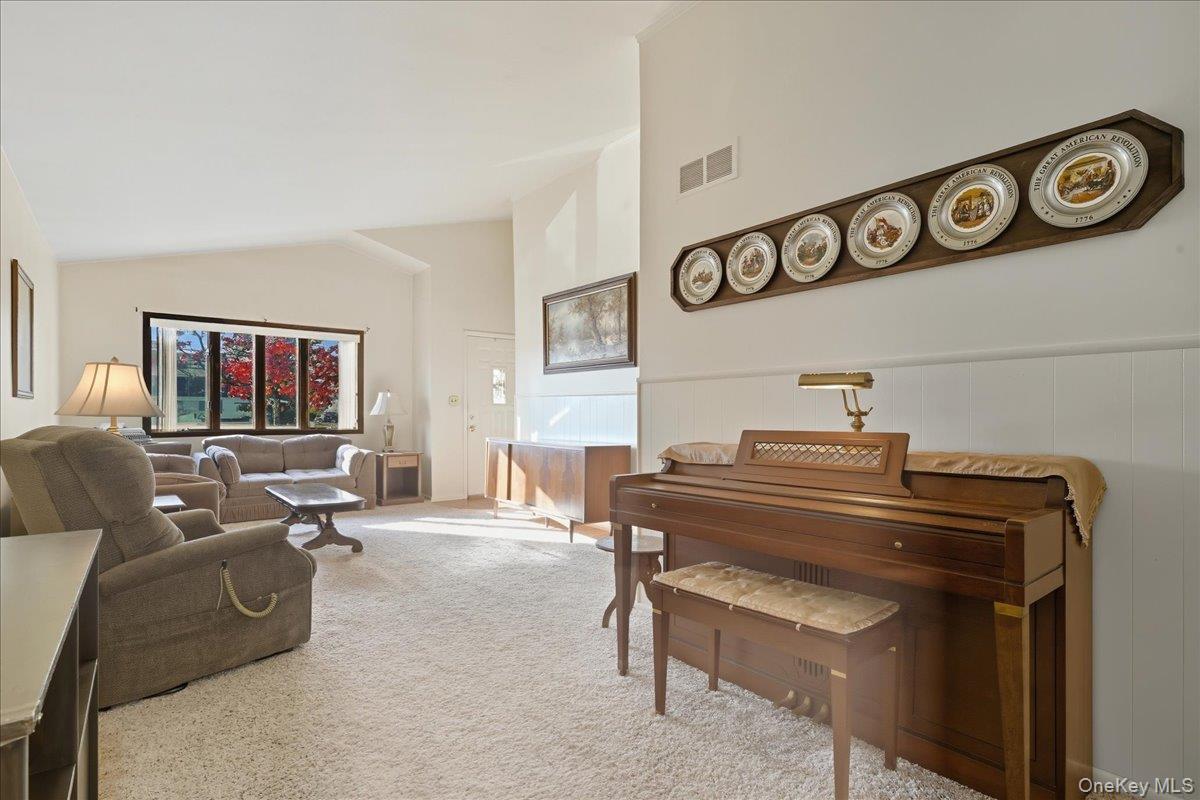 Single Family Grand Suffolk County, NY 11729, MLS-927082-8