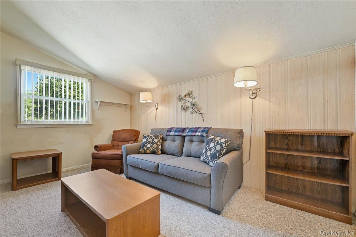 Single Family Grand Suffolk County, NY 11729, MLS-927082-9