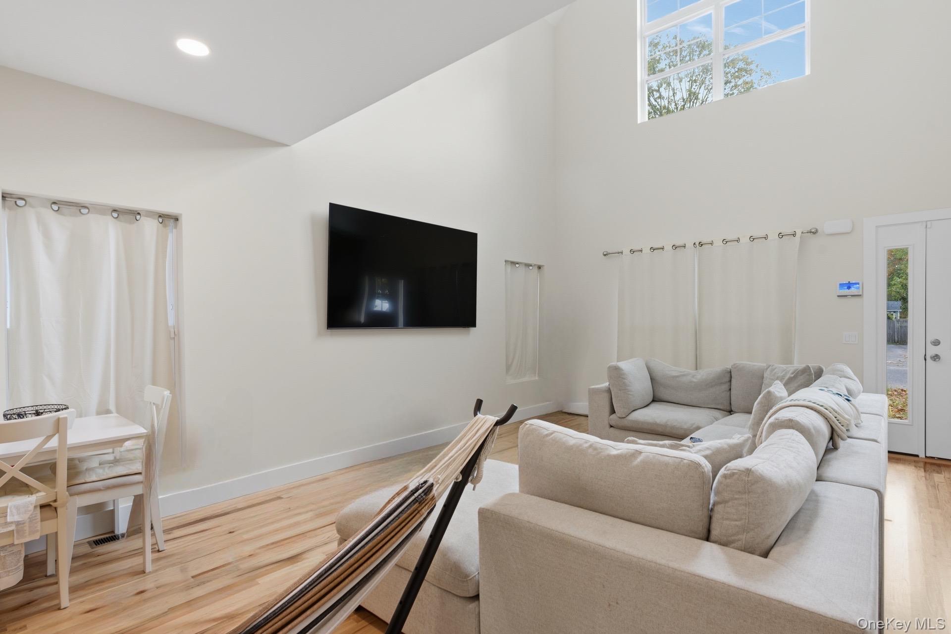 Single Family Dr Suffolk County, NY 11967, MLS-927103-6