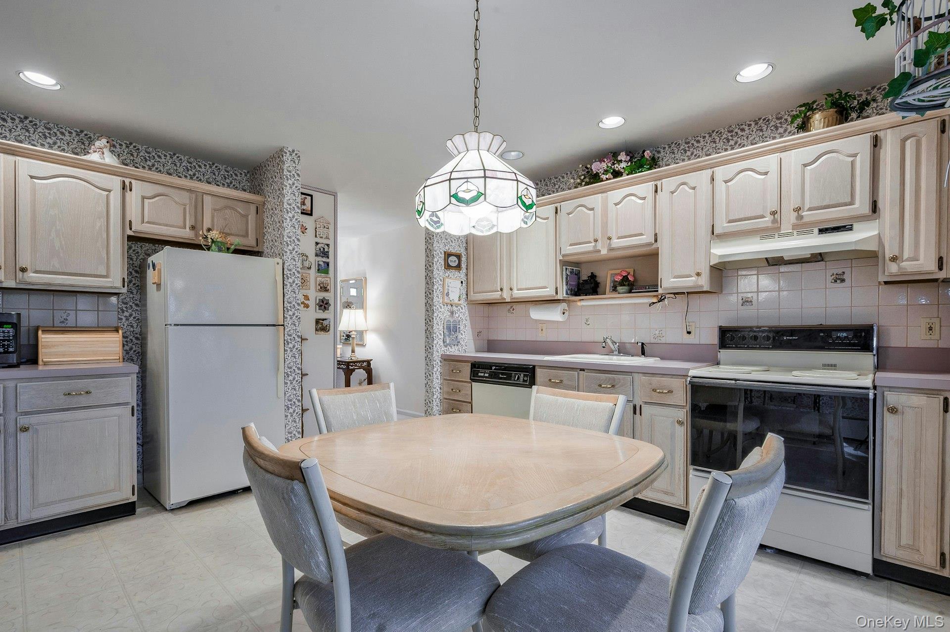 Single Family High Meadow  Suffolk County, NY 11901, MLS-927104-12