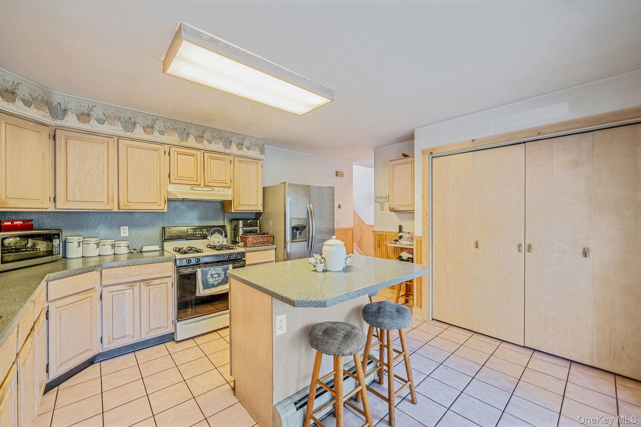 Single Family Brookhaven Suffolk County, NY 11901, MLS-927108-11