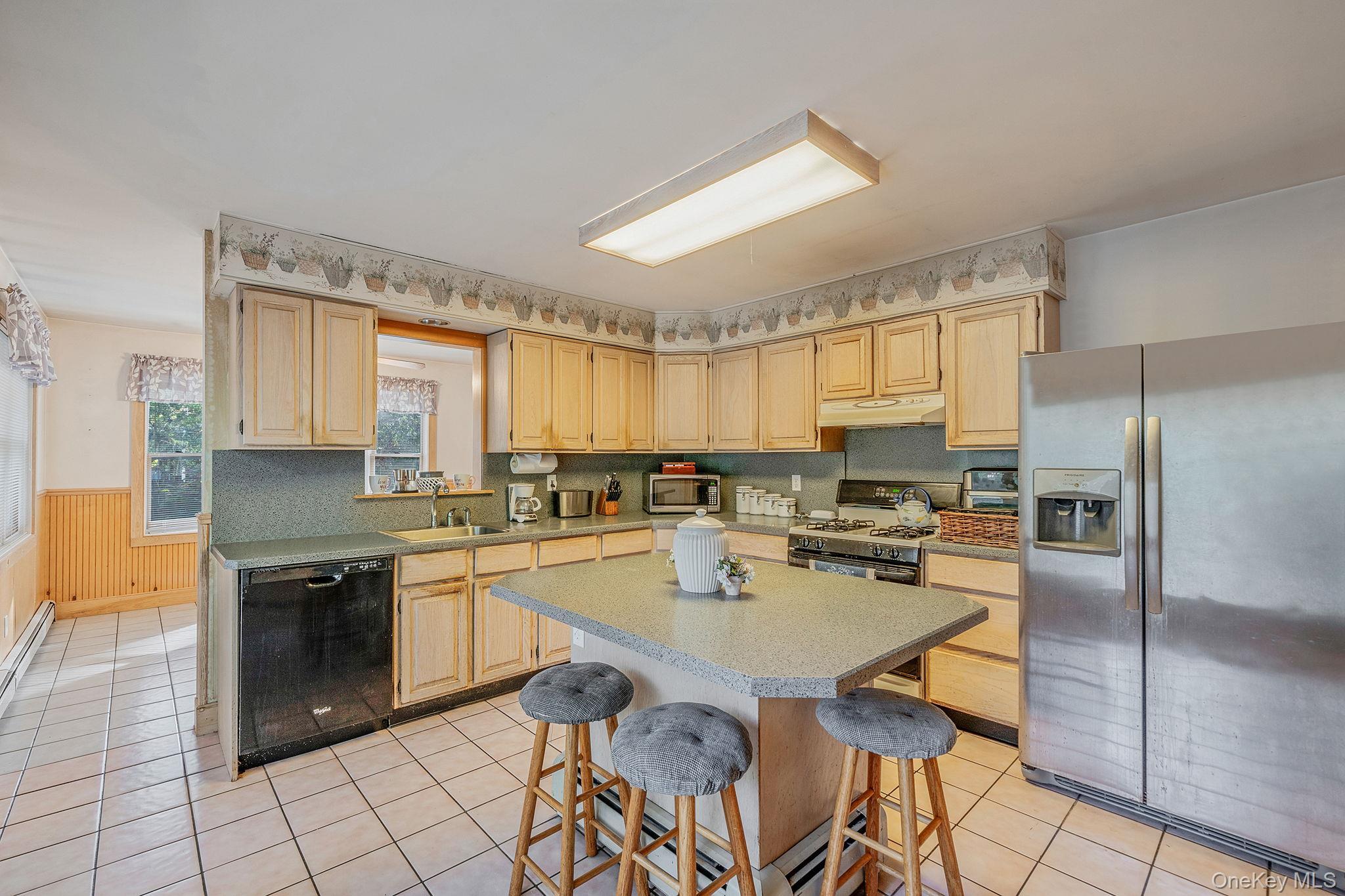 Single Family Brookhaven Suffolk County, NY 11901, MLS-927108-14