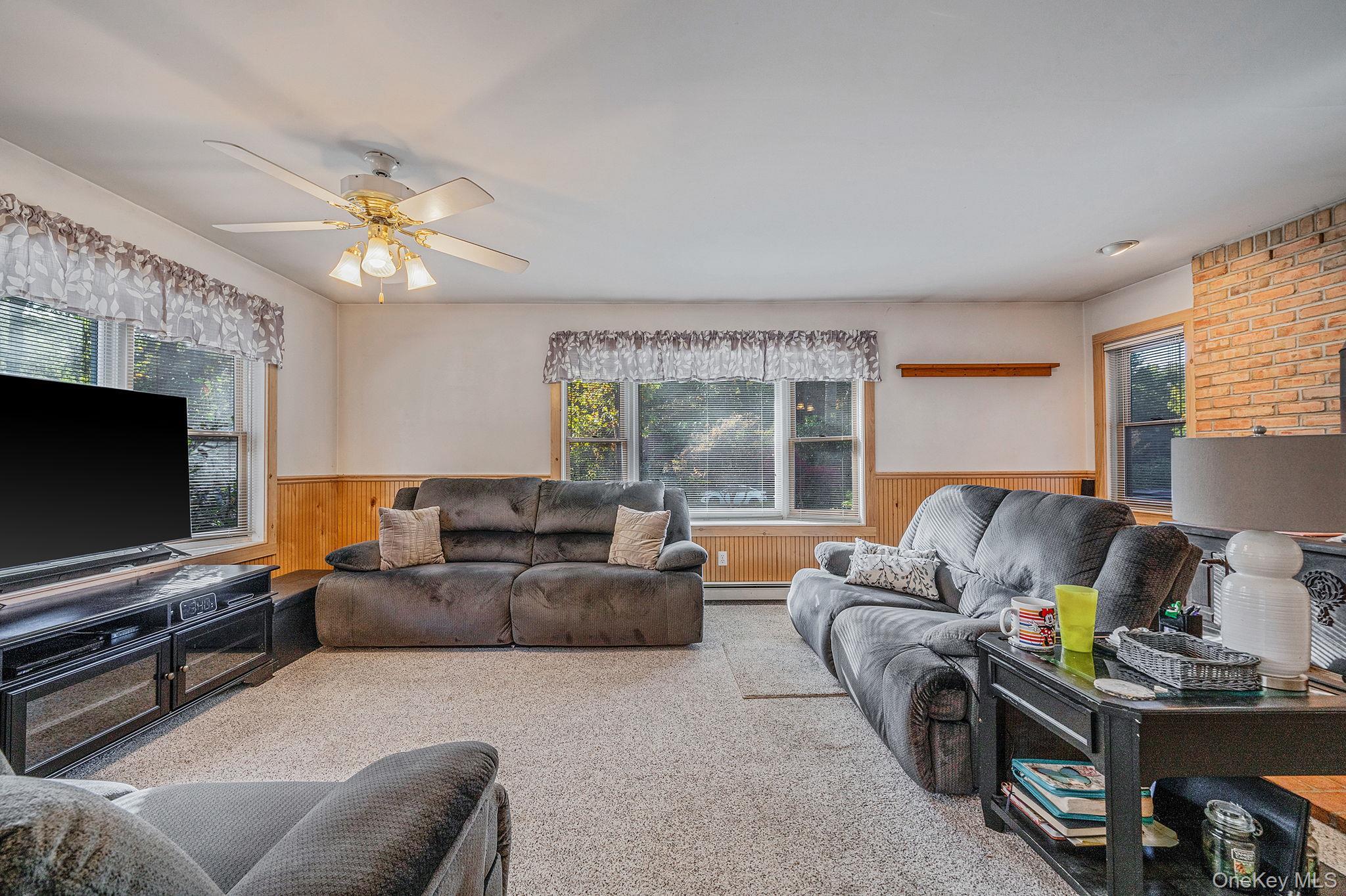 Single Family Brookhaven Suffolk County, NY 11901, MLS-927108-4