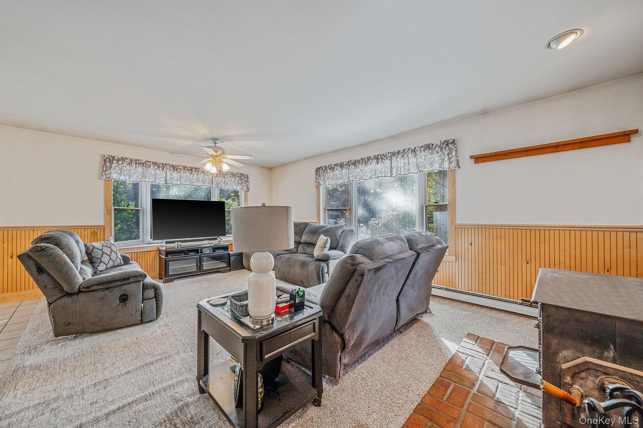 Single Family Brookhaven Suffolk County, NY 11901, MLS-927108-6