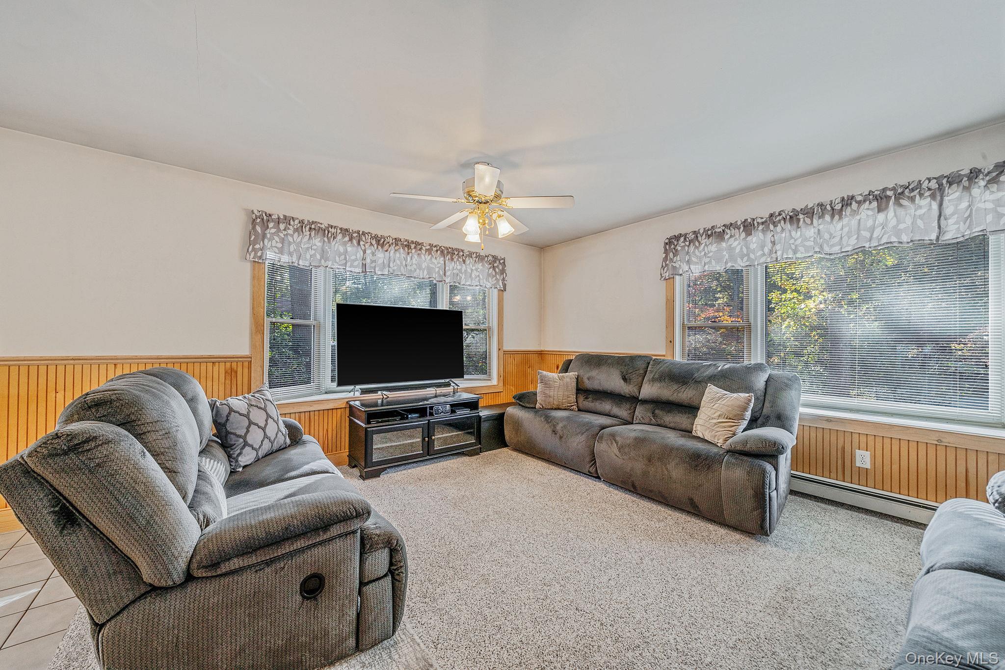 Single Family Brookhaven Suffolk County, NY 11901, MLS-927108-7