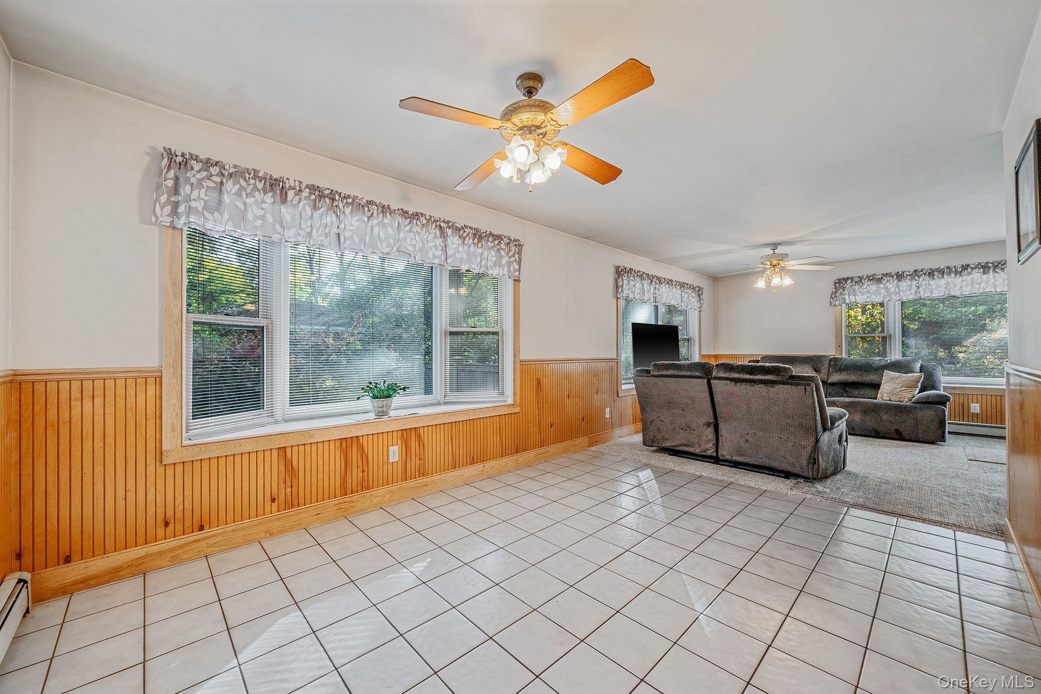 Single Family Brookhaven Suffolk County, NY 11901, MLS-927108-8