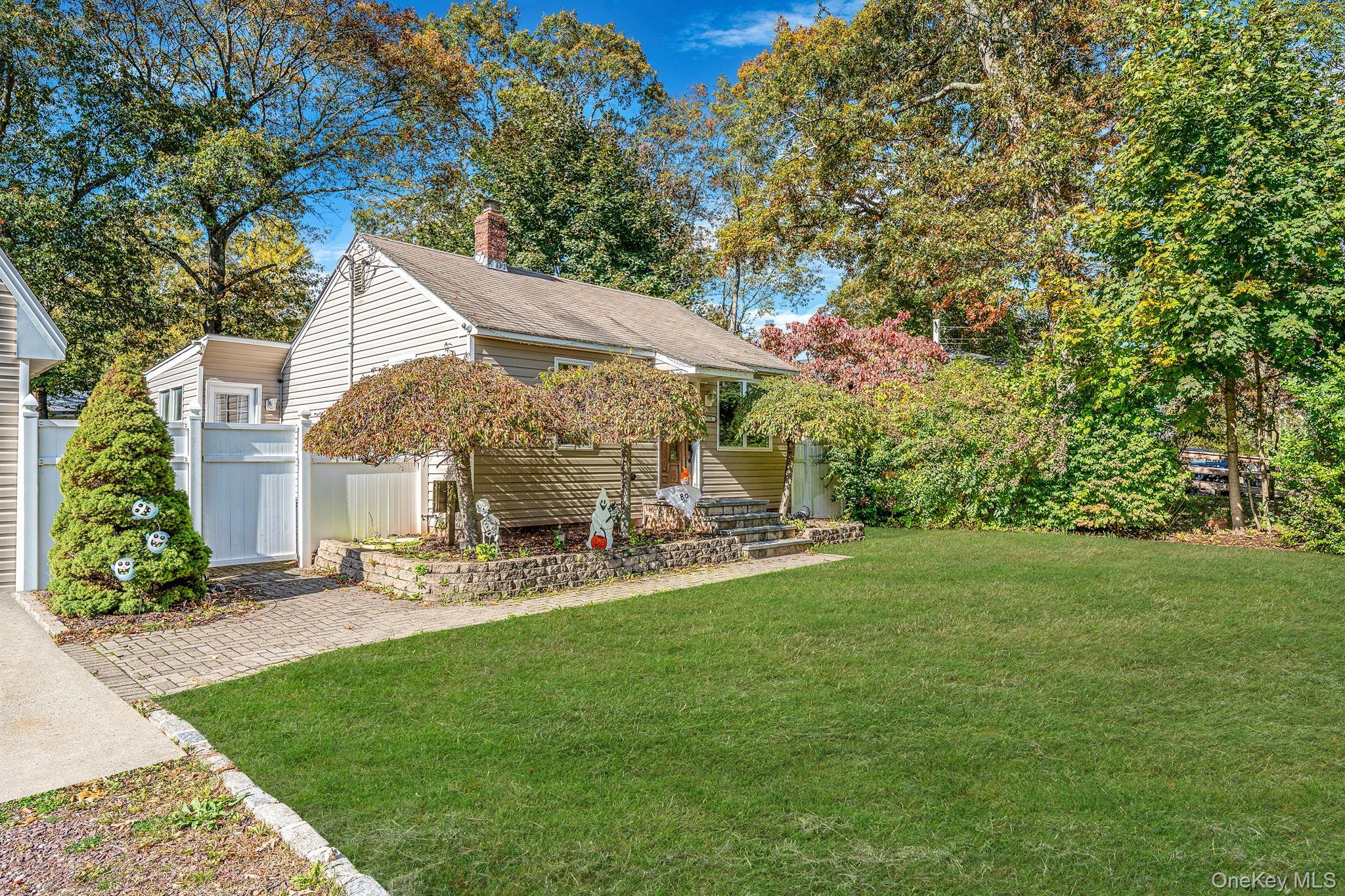 Single Family Lakeside  Suffolk County, NY 11961, MLS-927125-21