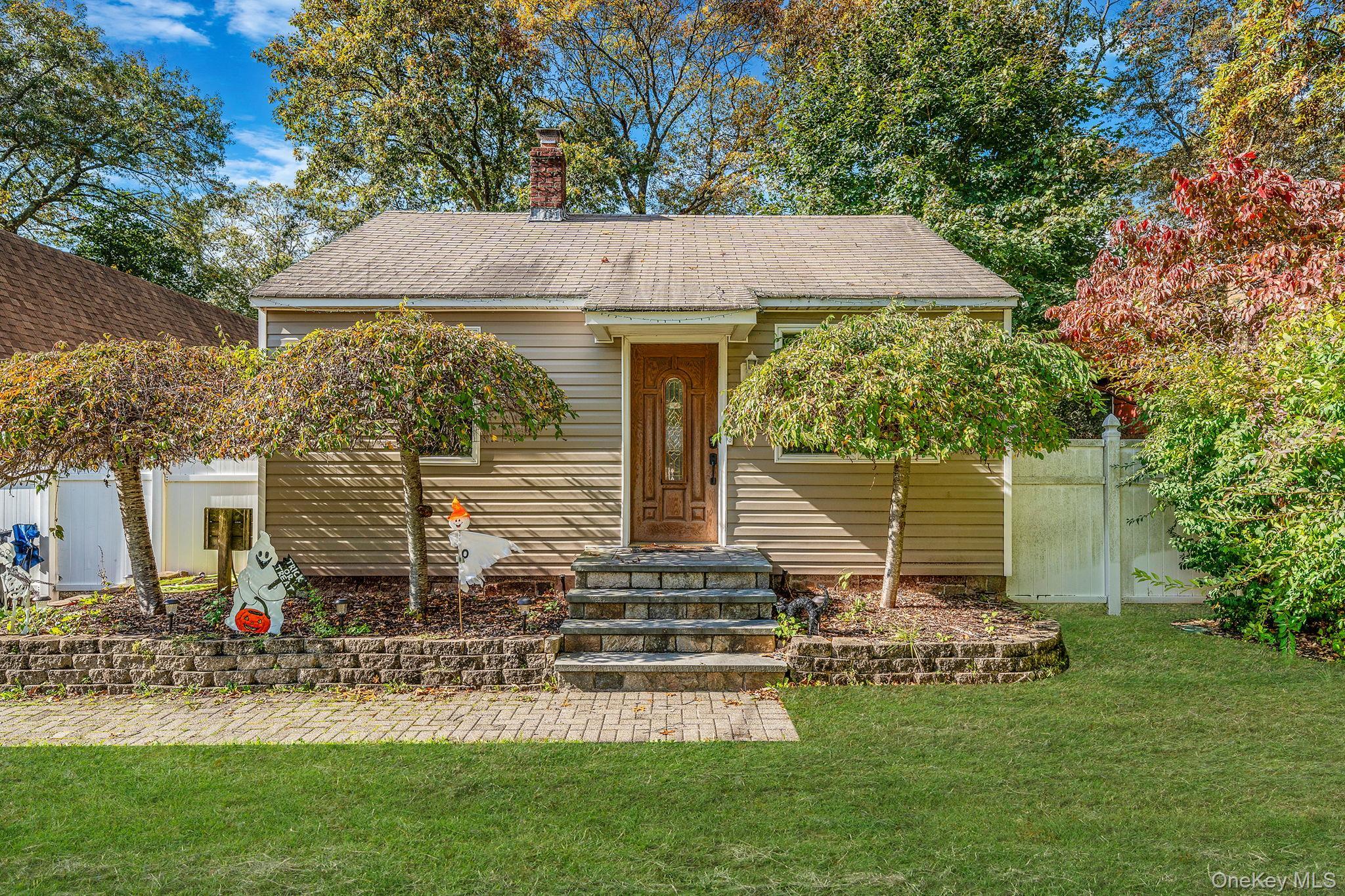 Single Family Lakeside  Suffolk County, NY 11961, MLS-927125-22