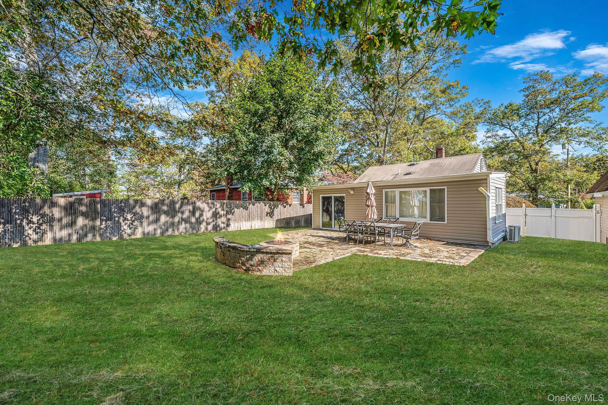 Single Family Lakeside  Suffolk County, NY 11961, MLS-927125-25