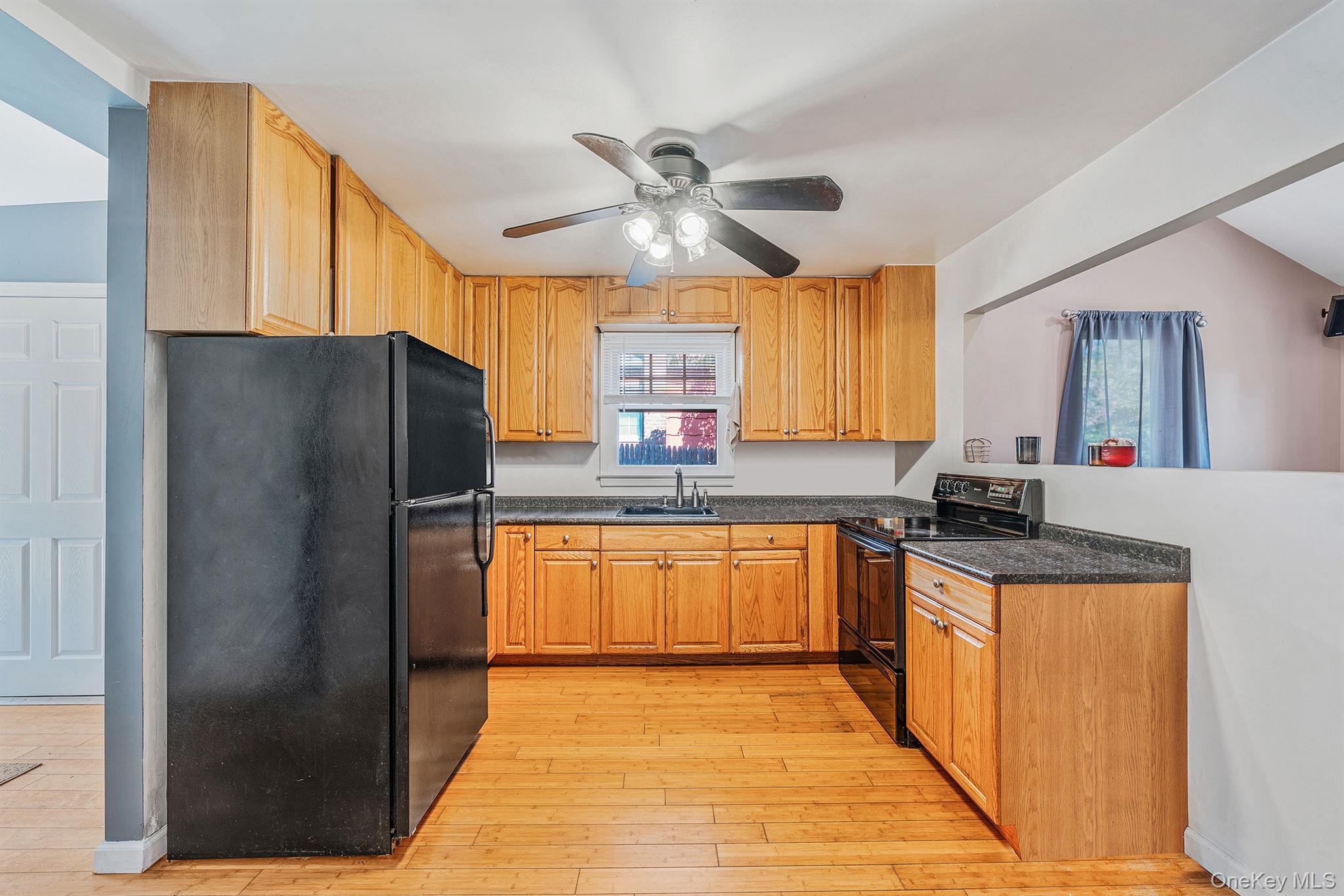 Single Family Lakeside  Suffolk County, NY 11961, MLS-927125-5