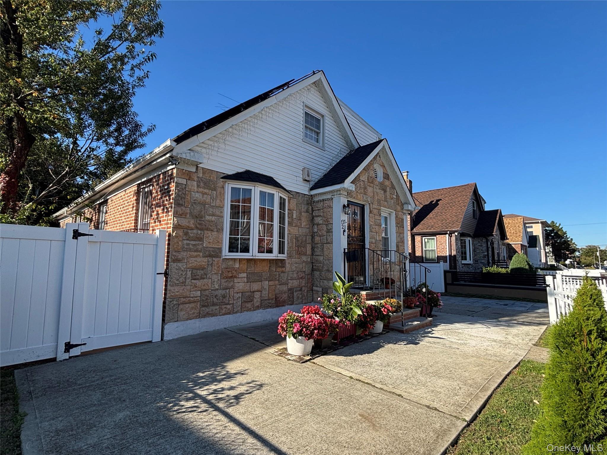 Single Family 224th Queens, NY 11413, MLS-927172-6