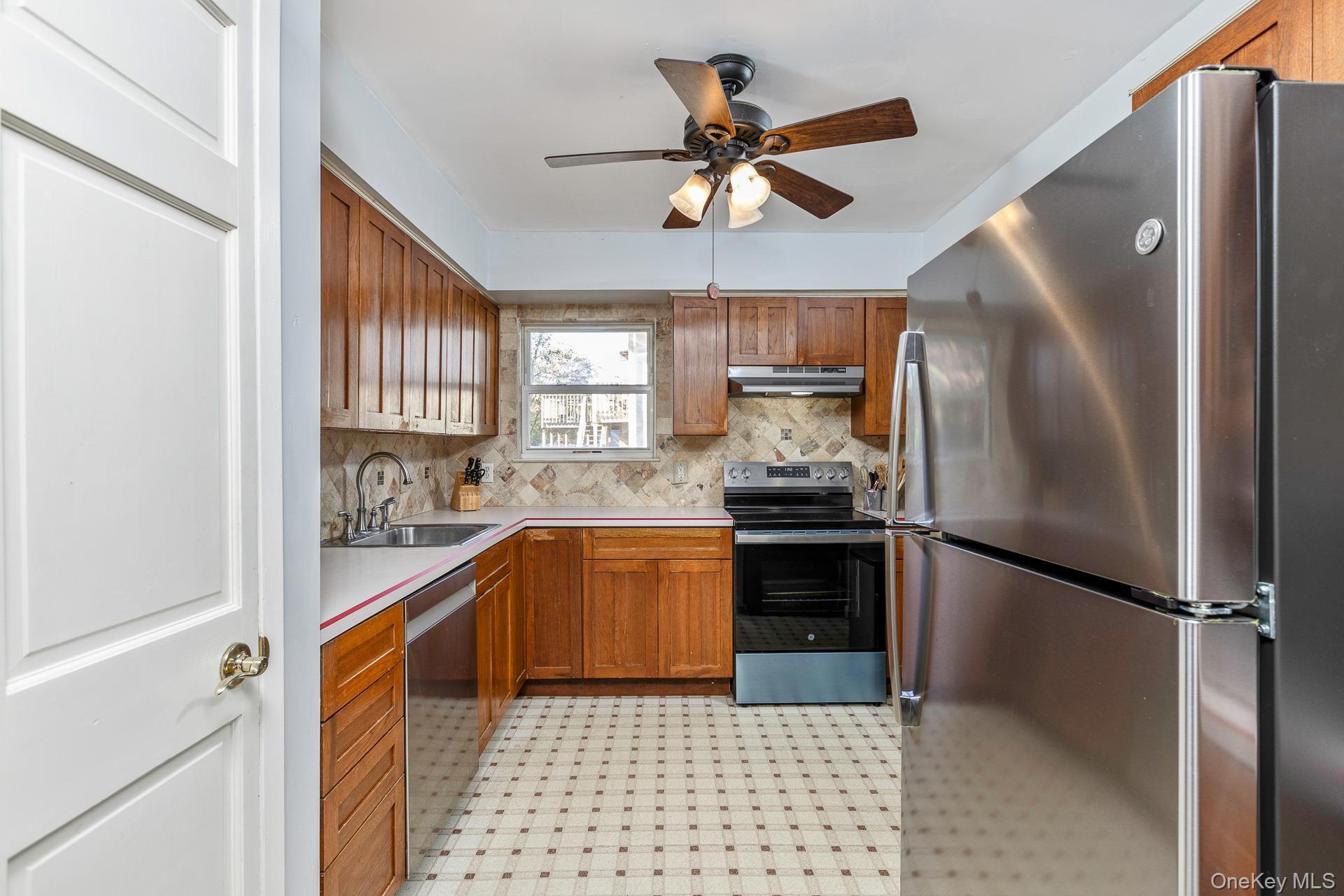 Single Family Applegate Suffolk County, NY 11950, MLS-927184-11