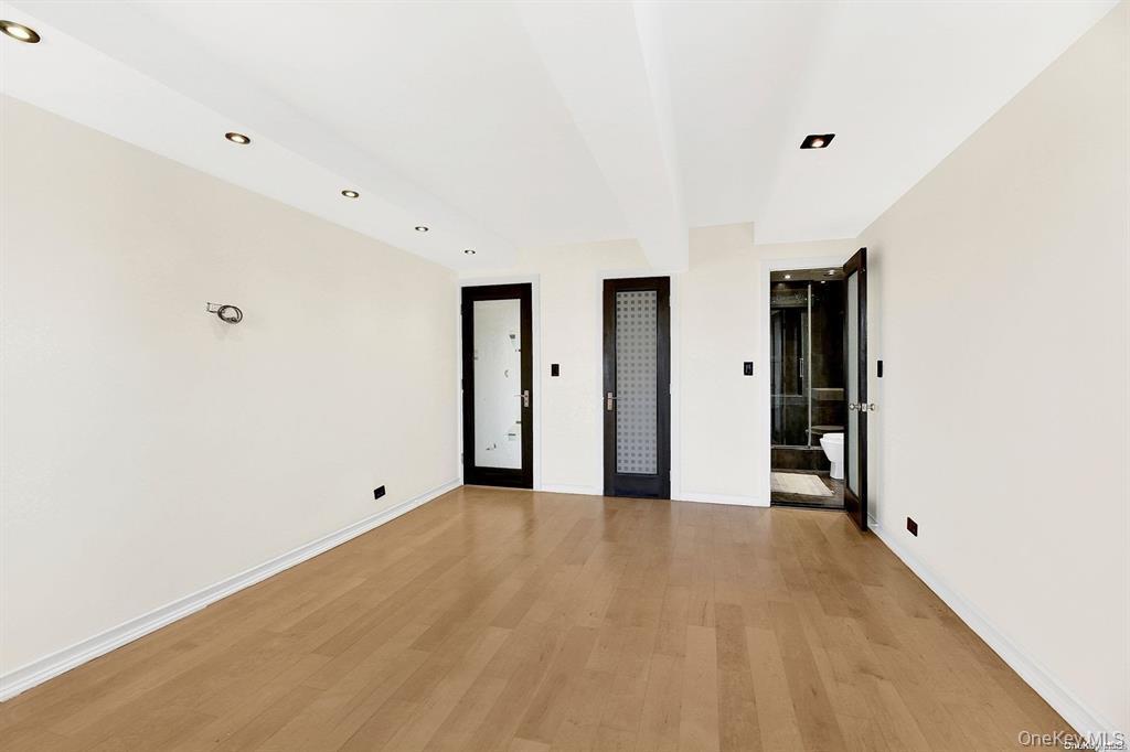 Condo 71st  Queens, NY 11375, MLS-927239-13