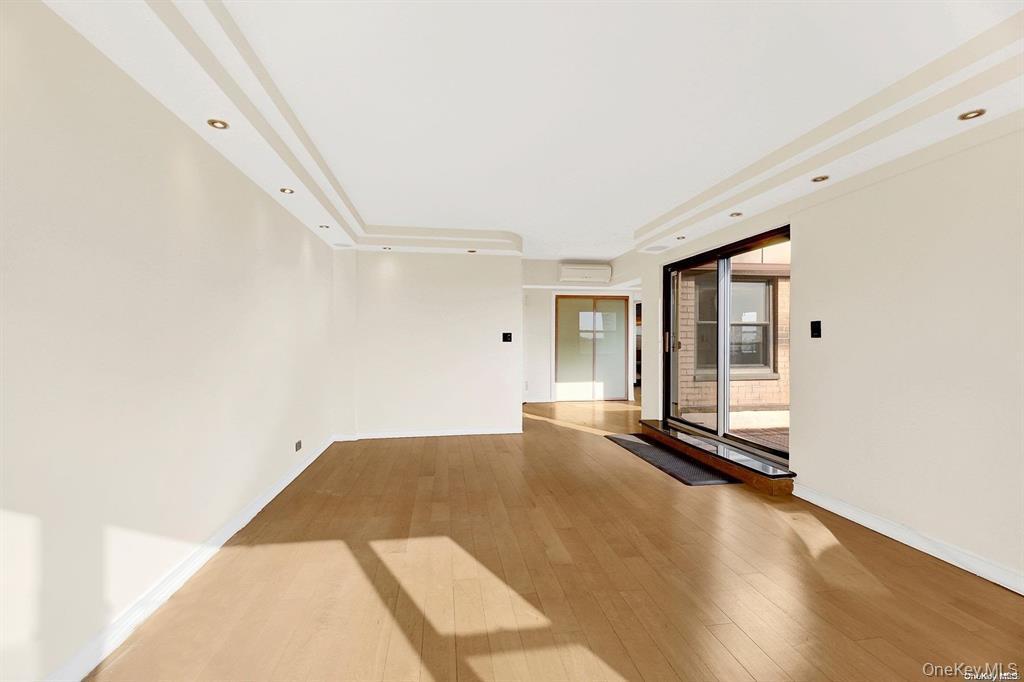 Condo 71st  Queens, NY 11375, MLS-927239-9