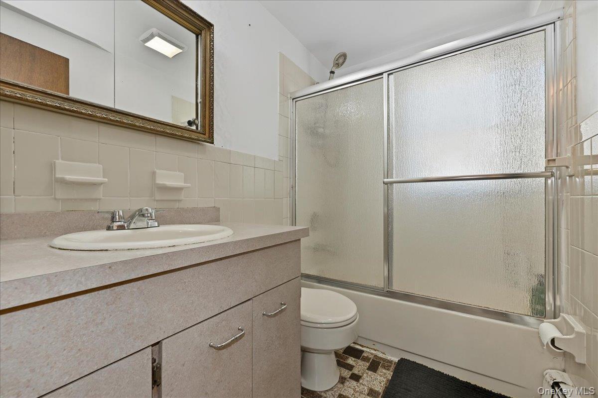 Single Family Crown  Nassau County, NY 11003, MLS-927266-21